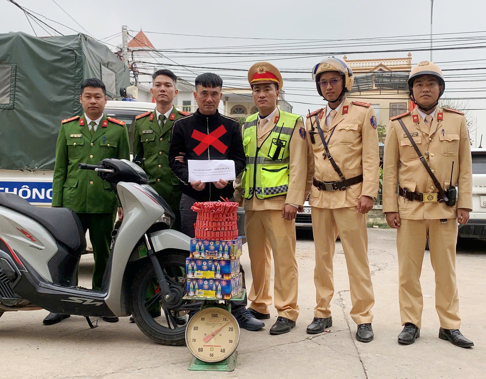 Kiểm soát giao thông gắn với phòng ngừa, đấu tranh với các loại tội phạm trên đường phố